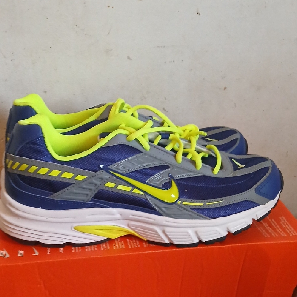 Nike Men's Vibrant Blue and Neon Yellow Athletic Shoes